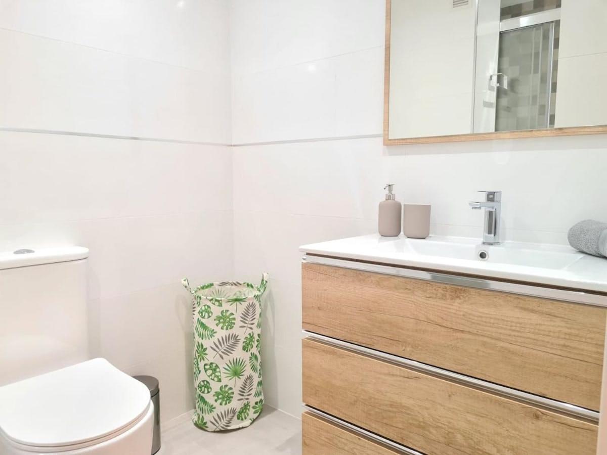 Apartamento Moderno Y Con Estilo En La Carihuela Torremolinos Exterior foto